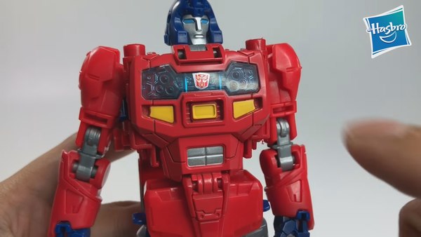 Power Of The Primes Leader Class Optimus Video Gives Detailed In Hand Look With Screencaps 33 (33 of 49)